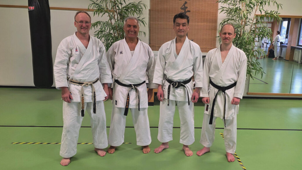 Shintaikan steht für Geist und Körper als Einheit. Neben der körperlichen Schulung betont dieser Weg insbesondere die Werte der Gemeinschaft und Freundschaft.<br />In den vergangenen zwei Wochenenden engagierten sich zahlreiche Mitglieder des SHIN TAI KAN in verschiedenen Aktivitäten: im Wettkampfsport unter Leitung von Damiano Curcio, bei einem Selbstverteidigungs-Workshop mit Uwe Rehnert sowie während eines besonderen Lehrgangs von Akita Sensei mit Shinhan Berket Birdüzer.